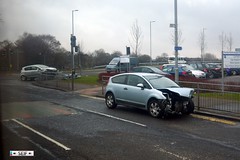 2 cars crash Glasgow