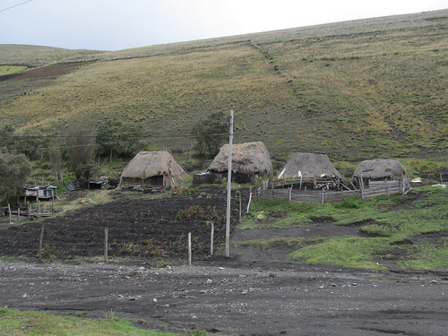 Descente du volcan Chimborazo à vélo: des maisons traditionnelles