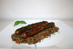 Fried sausages coated with fig balsamic vinegar on lentils / Bratwurst mit Feigen-Balsamico-Glasur auf Linsengemüse