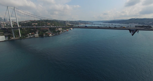Beşiktaş zászló a Boszporusz-hídon