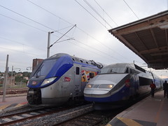 Régio2N n°032L & TGV Réseau-Duplex n°618  -  Gare de Carnoules