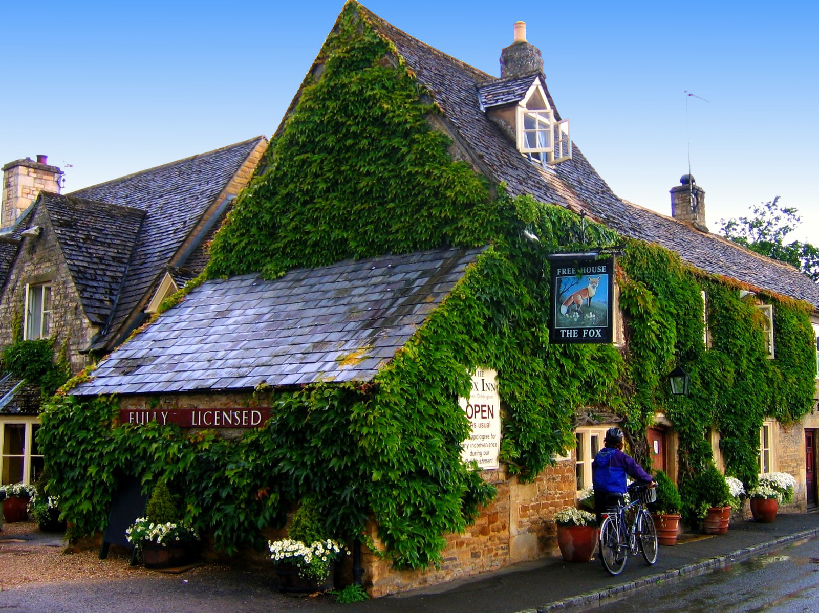 The Fox Inn in Lower Oddington in the Cotswolds. Credit JR P