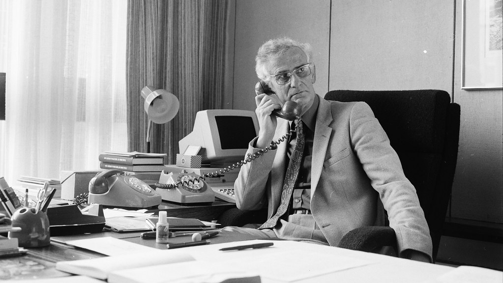 约翰罗德尼奎尔，副校长，1983-1992年的摄影肖像(UPC/UP/240/1)