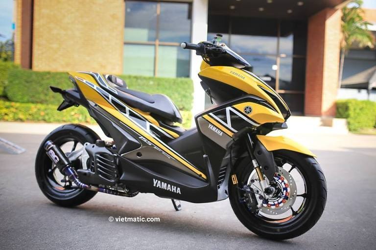 Ngắm Yamaha NVX 155 độ cá tính với dàn tem vàng cùng loạt đồ chơi của biker  Việt  Danhgiaxe