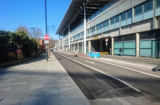 Entry at Brill Place to northbound track on Midland Road. The kerb for the southbound track can be seen on the other side of the Road