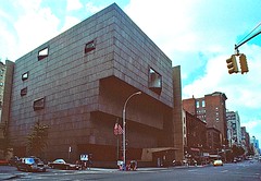 New York - Whitney museum - Incrocio tra Madison Avenue e 75 esima Strada. 1991