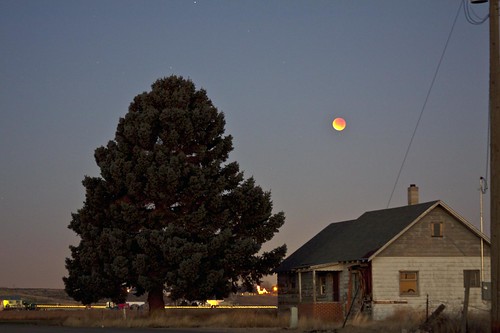 moon house abandoned sunrise eclipse december idaho boise lunar moonset 2011