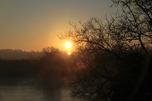 morning sun mist france sunrise canon river landscape eos soleil countryside sunny dordogne paysage campagne brume matin leverdesoleil 500d