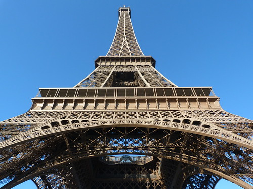 Torre Eiffel desde abajo