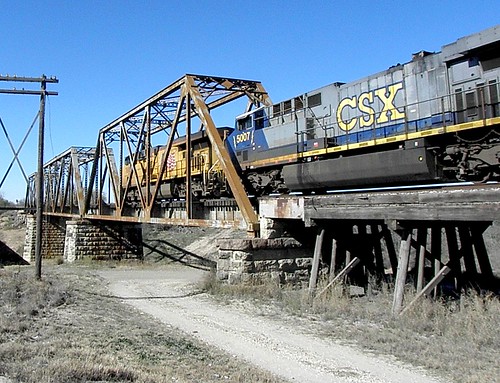 railroad bridge train texas unionpacific frio csx truss knippa