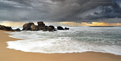 ocean sunset sea santacruz seascape beach portugal water clouds landscape seaside sand rocks outdoor wave atlantic shore westcoast waterscape zedith distagont2821 zeissdistagont21mm128zf naturalpier