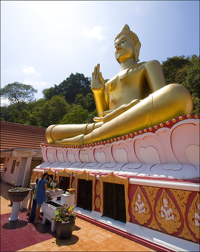 Prayers at Khao Rang Temple