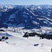 výhled z Hohe Salve jižním směrem na Vysoké Taury, v údolí Brixen im Thale