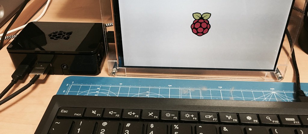 Raspberry Pi 3 & Sharp IGZO LCD