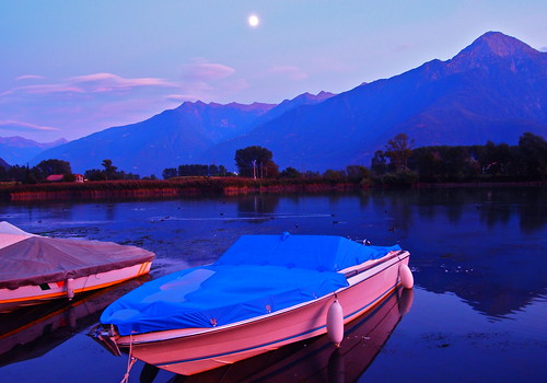 italy moon lake como mountains boat speedboat moonrise lakecomo lombardy sorico mickyflick