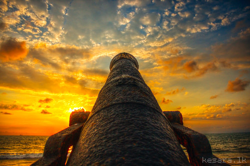 old sea sky ancient cannon aim srilanka hdr colombo galleface colombofort qtpfsgui flickraward canonyellow bibble5 luminancehdr