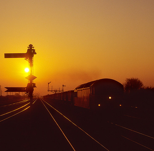 sunset grid railway mgr haa coaltrain northlincolnshire barnetby class56 semaphoresignal 56068 brlargelogo