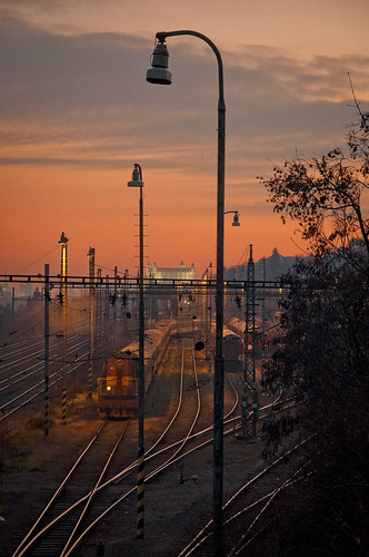 sunset castle train dawn railway rails bratislava zeleznica zeleznice hlavnastanica kolaje