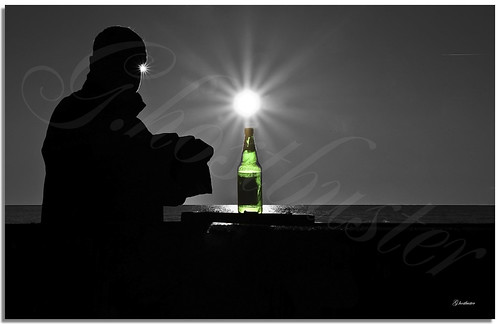 stella sea bw sun man rome roma silhouette backlight reflections star bottle mare perspective bn uomo sole riflessi controluce selectivecolor prospettiva ghostbuster bottiglia lidodiostia coloreselettivo gigi49