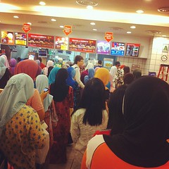 Crazy queue at McD's Alamanda.
