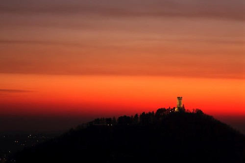 sunset red sky como tower castle history tramonto torre dusk cielo rosso castello medioevo middleage barbarossa imbrunire baradello spinaverde insubria garzola