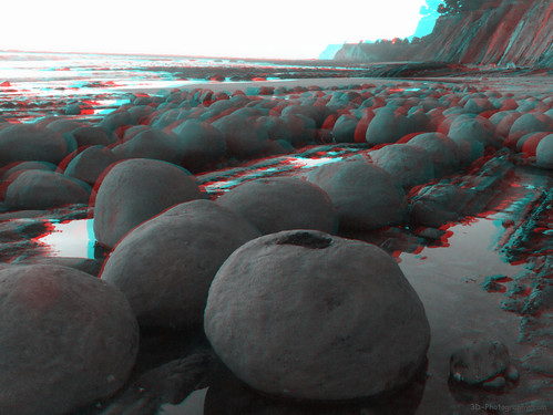 ocean california beach rock real 3d rocks pacific anaglyph stereo finepix fujifilm tidepools w1 bowlingball bowlingballbeach mendocinocounty redcyan tidepoool chrisgrossman