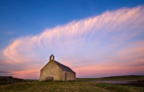 pink sunset cloud church hues cloudscape cirrus anglesey northwales 12thcentury stcwyfans hookedcirrus porthcwyfan