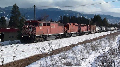 railroad canada train bc railway railyard cpr freight redbarn castlegar hotshot sd402 sd402f cp9009 cp5871 p1180012001 cp6078