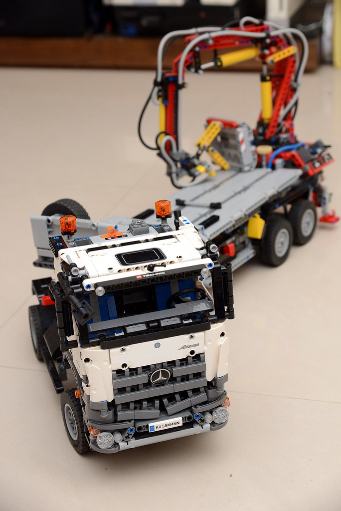 樂高 LEGO 42043 賓士怪手貨卡車 Mercedes-Benz Arocs 3245 B-Model