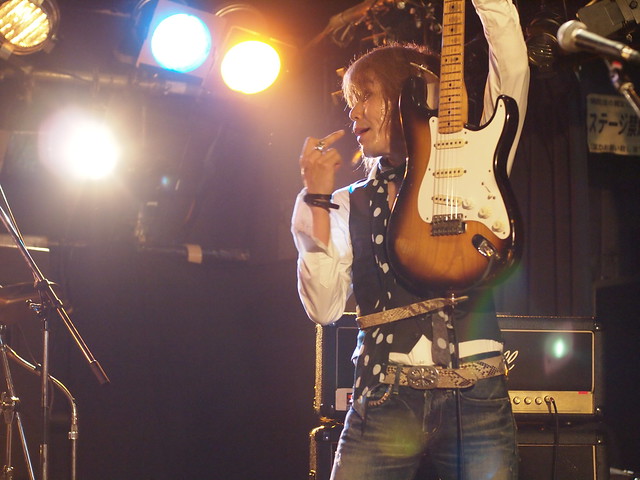 Dannie B. Good live at ShowBoat, Tokyo, 03 Dec 2011. 434
