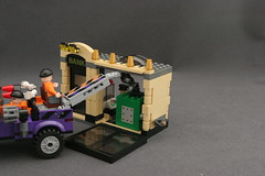 6864 The Batmobile and the Two-Face Chase - Bank 14