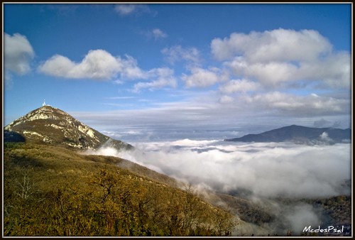 naturaleza sierra nubes montaña niebla navarra higamonreal