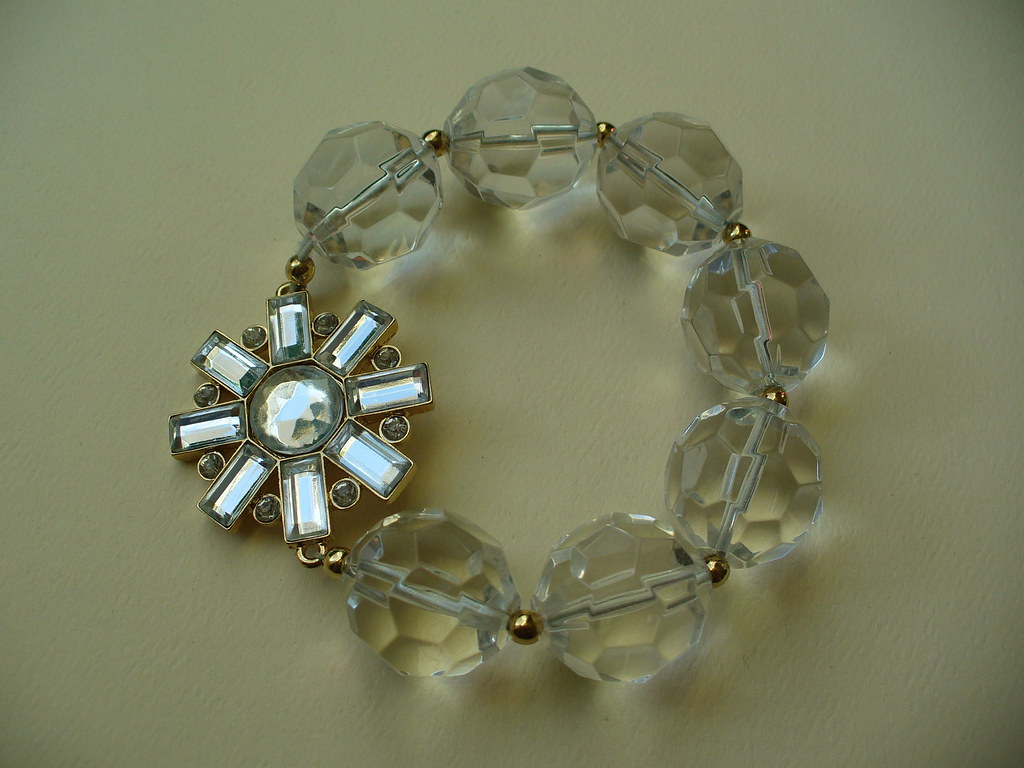 Kate Spade Clear and White Lucite Beads Floral Accent Stretch Bracelet 