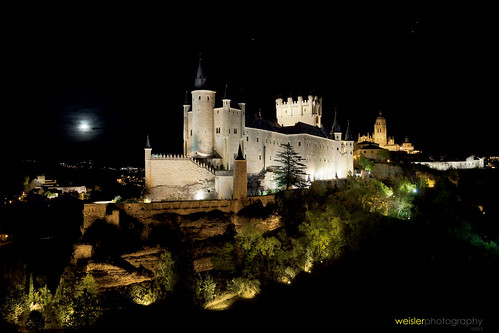 bw moon castle night canon stars landscape spain cathedral roman tripod spanish segovia alcazar l 5d 28 fortress gitzo mkii 1635mm mygearandme