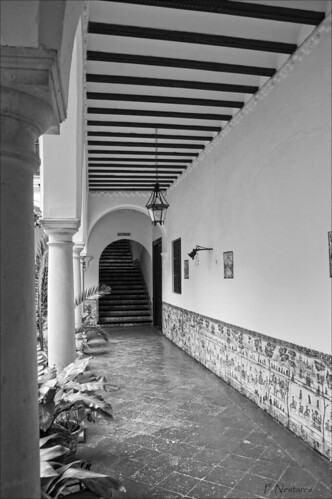 bw byn sevilla pasillo 2012 claustro osuna nikkor18105 monasteriodelaencarnación