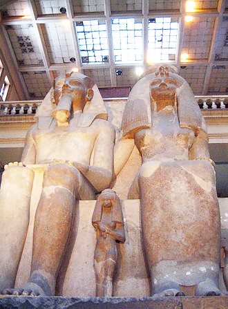 2_29_Colossal_Amenhotep_III_statue