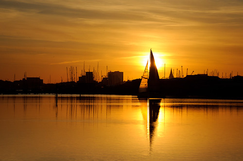 sunset orange sun reflection river boat sailing reflected sail itchen