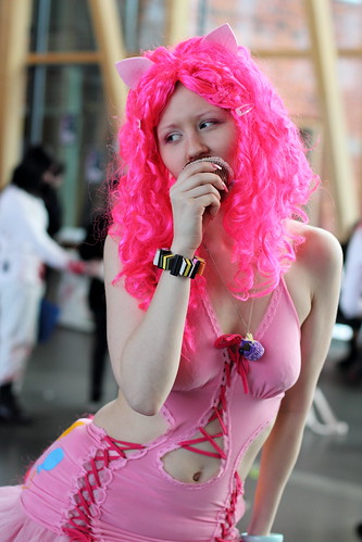 pink canon 50mm candy cosplay wig convention pinkhair mylittlepony frostbite ef50mmf14usm 550d pinkiepie desucon