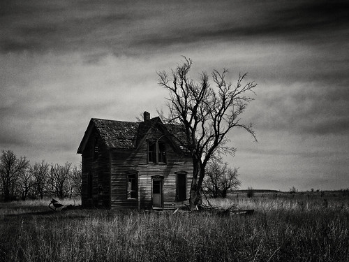 blackandwhite farmhouse rural decay spooky abandonedhouse kansas sep2