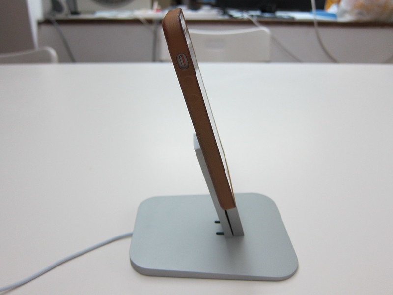Twelve South HiRise for iPhone 5 & iPad Mini - With iPhone 5s (Side)