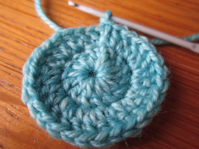 crochet tape measure cases tutorial (8)