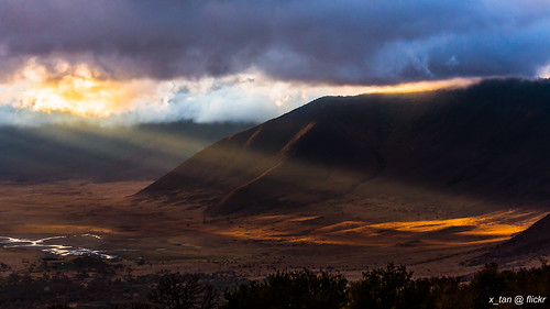 sunrise tanzania ngorongorocrater arusha canonef28300mmf3556lisusm canoneos5dmarkiii ngorogoroserenalodge