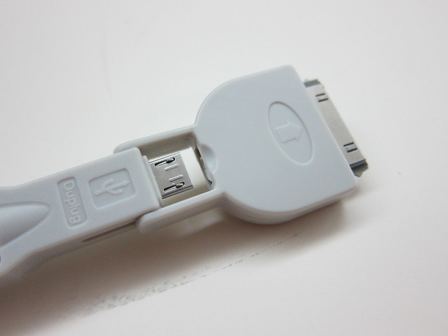 Innergie Magic Cable - 3-in-1 Retractable USB Cable - Attached
