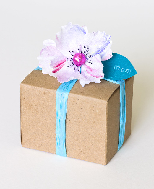 DIY Mother's Day Flower Gift Topper & Pin