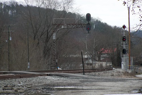 railroad bridge kentucky co signal louisa ctc csx cantilever chesapeakeohio