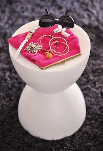 vintage pink  velvet clutch bag  - jewels-sunglasses