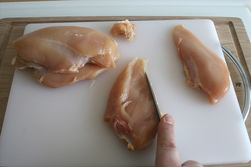 20 - Hähnchnbrust halbieren & putzen / Cut chicken breasts in halfs & clean them