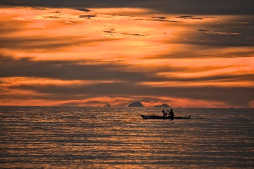 sunset seascape fishermen antique philippines silhouettes goldenhour canonef70200mmf4lisusm tibiao canoneos7d malabor