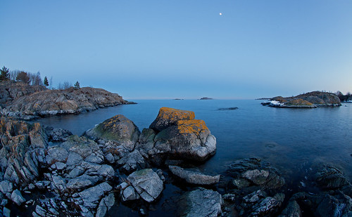 moon islands sweden balticsea bluehour archipelago eastcoast calmsea stockholmsskärgård läskär ultrawideangelphotography