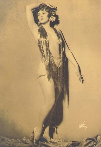 Dorothy Knapp, Earl Carroll showgirl